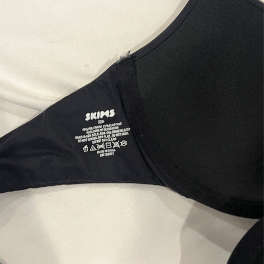 NWOT SKIMS FIT EVERYBODY TSHIRT BLACK BRA - Picture 2 of 2